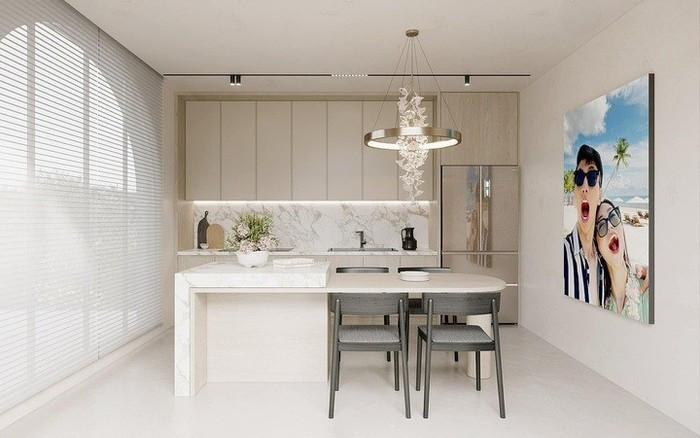 Phòng bếp không quá rộng nhưng toát lên vẻ hiện đại, sang trọng. Ảnh: FBNV