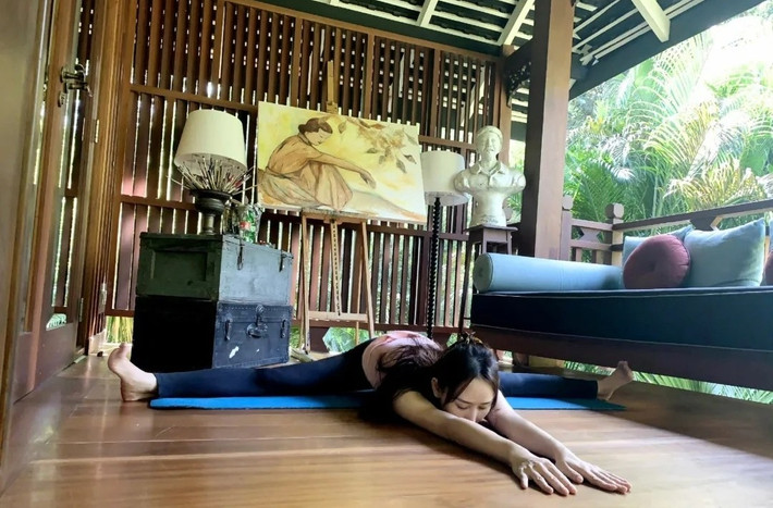 Phòng gym trong nhà cũng được lát sàn gỗ riêng, thiết kế không thua kém phòng tập chuyên nghiệp. Ảnh: QQ