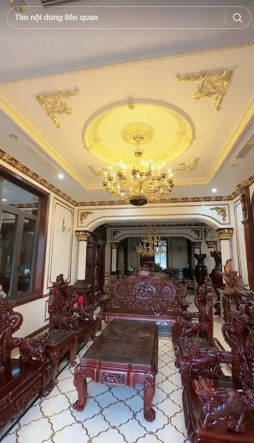 Không chỉ bên ngoài bề thế, nội thất trong biệt thự cũng vô cùng sang trọng. Ảnh chụp màn hình