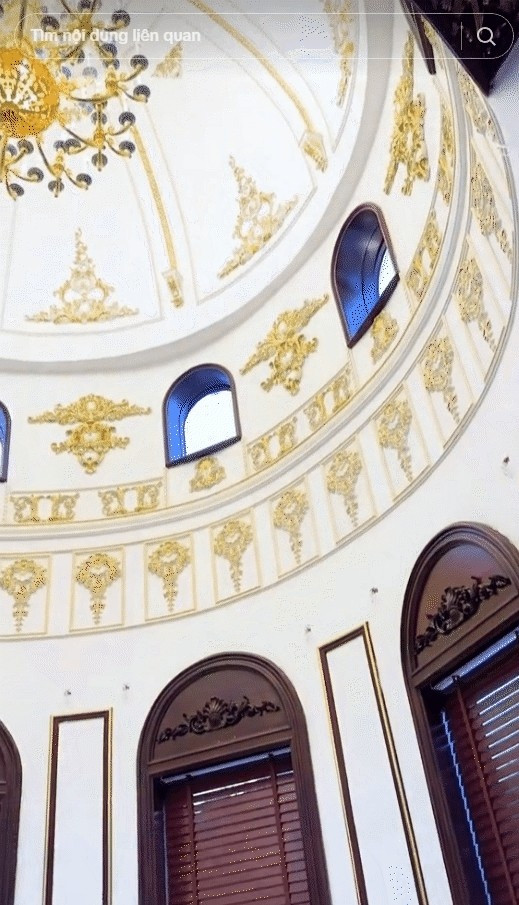 Mái vòm lớn thể hiện được sự bề thế của dinh thự. Ảnh chụp màn hình