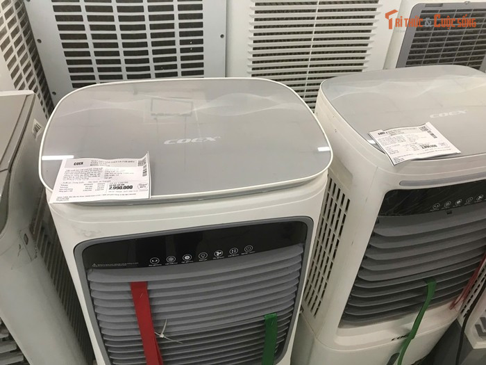 Đáng chú ý, nhiều sản phẩm được giảm giá sâu tới 40 - 50%.