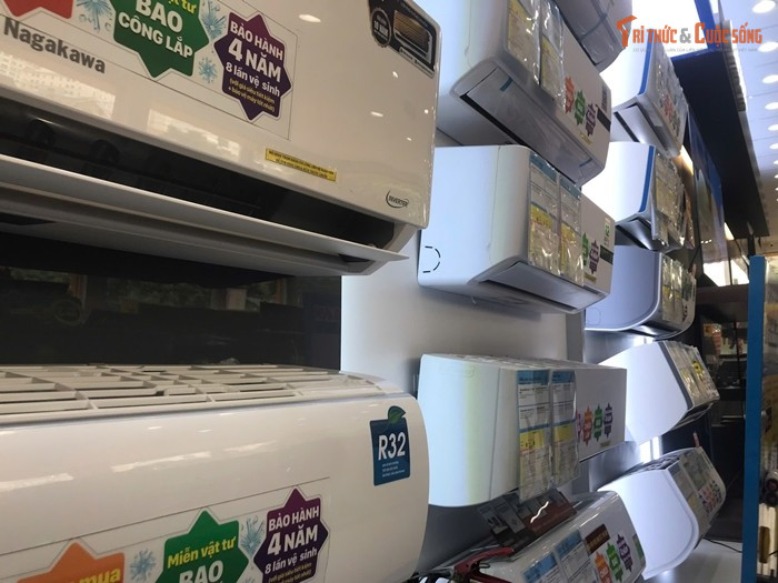 Các mẫu điều hòa cũng có nhiều chính sách ưu đãi cho khách hàng như giảm giá, miễn phí lắp đặt, thời gian bảo hành lên tới 4 năm...