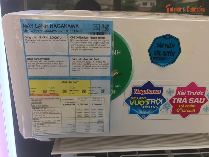 Theo chia sẻ của một nhân viên bán hàng tại Điện Máy Xanh, những ngày gần đây, siêu thị đón nhiều khách hàng tới xem và mua các thiết bị làm mát.