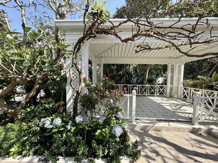 Qua một số hình ảnh NTK Đỗ Mạnh Cường chia sẻ trên trang cá nhân, nhiều người không khỏi trầm trồ, ví khu vườn như "Đà Lạt thu nhỏ". Ảnh: FBNV