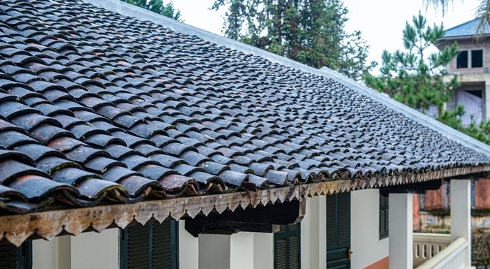 Mái ngói âm dương – linh hồn của kiến trúc vùng cao được xử lý kỳ công. Ảnh: Người đưa tin
