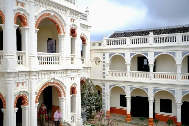 Dinh thự Hoàng A Tưởng gồm 36 phòng, thiết kế theo lối kiến trúc Á - Âu, với hình chữ nhật liên hoàn khép kín. Ảnh: Tiền phong