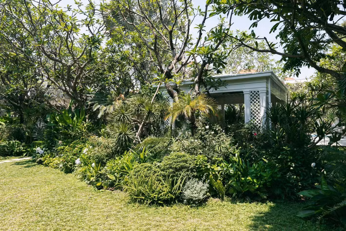 Qua những hình ảnh được chia sẻ trên trang cá nhân, có thể thấy cơ ngơi của NTK Đỗ Mạnh Cường vô cùng ấm cúng với không gian nghệ thuật đặc biệt và thiên nhiên ôm trọn. Ảnh: FB Do Manh Cuong