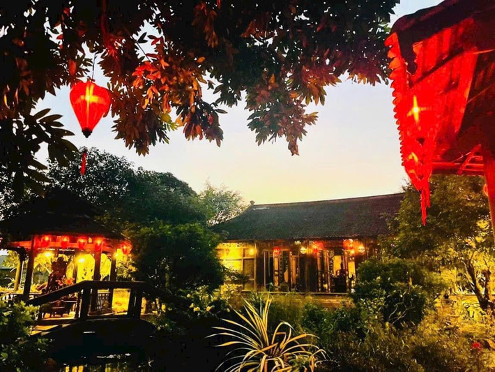 Theo chia sẻ từ nam nghệ sĩ, việc rao bán nhà cổ xuất phát từ nhu cầu thay đổi nơi sinh sống, khi nam diễn viên dự định chuyển lên Lâm Đồng để thuận tiện cho công việc và cuộc sống, không liên quan đến các tin đồn tiêu cực như “vỡ nợ” hay “trốn đi xa” lan truyền trên mạng xã hội. Ảnh: FB Hoàng Minh Bùi