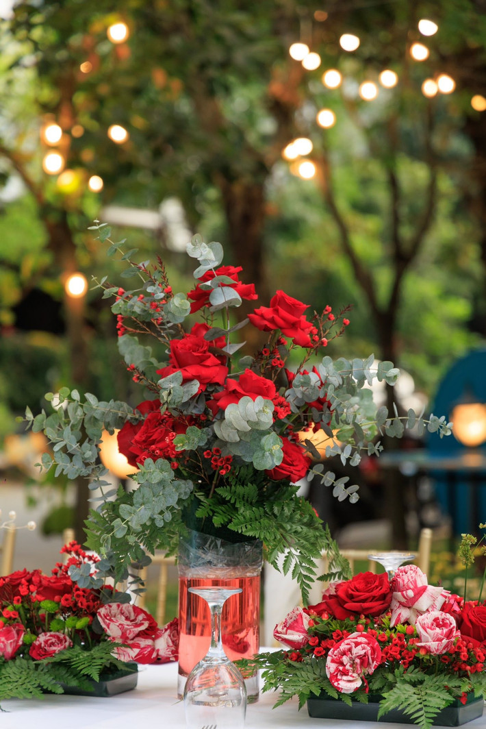 Trên khu đất rộng 200m2, cặp đôi dành 100m2 xây dựng nhà ở, không gian còn lại làm sân vườn. Ảnh: FBNV