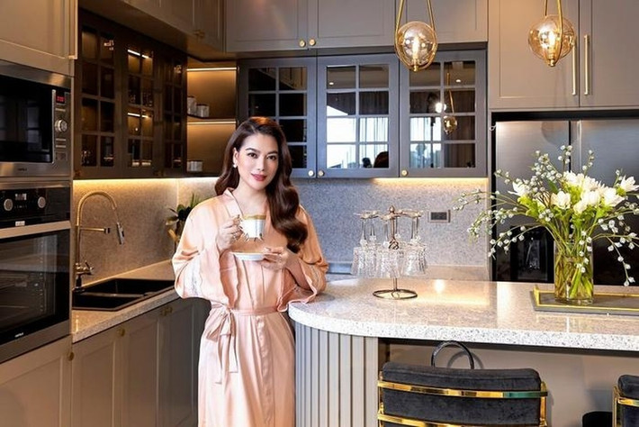 Cuối năm 2023, Trương Ngọc Ánh bất ngờ rao bán căn penthouse. Tuy nhiên, nữ diễn viên vẫn còn sở hữu thêm một căn hộ hạng sang khác tại trung tâm Quận 1 cũ. Ảnh: FBNV