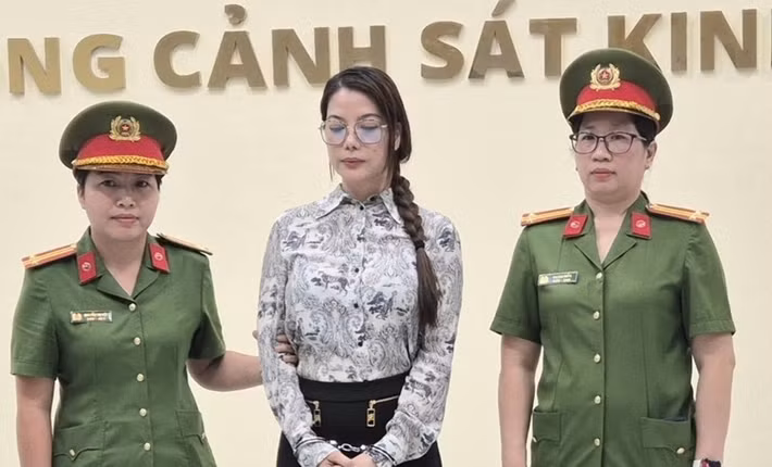 Tối 31/10, dư luận xôn xao trước thông tin Trương Ngọc Ánh bị Cơ quan Cảnh sát điều tra, Công an TP.HCM (Phòng Cảnh sát kinh tế) khởi tố và bắt tạm giam để điều tra về hành vi “Lạm dụng tín nhiệm chiếm đoạt tài sản". Ảnh: Congan