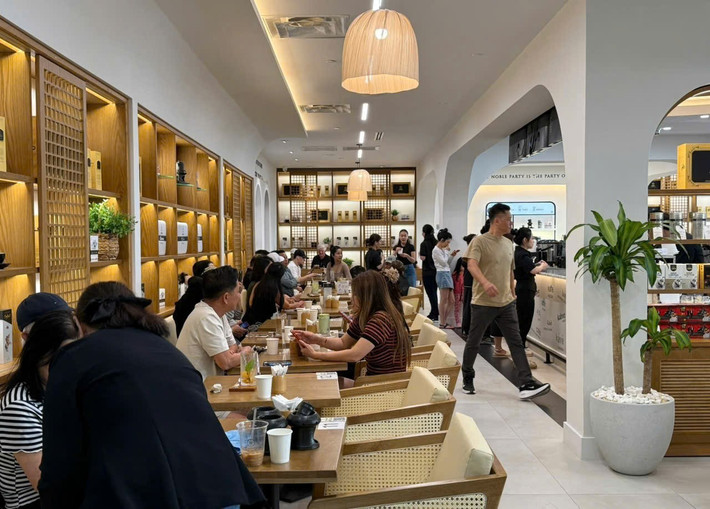 Với 27 cửa hàng tại Trung Quốc, Trung Nguyên hiện có khoảng 37 cửa hàng ở Trung Quốc và Mỹ. Trung Nguyên cũng có kế hoạch tăng nhanh số lượng điểm bán, hướng tới 130 cửa hàng ở Trung Quốc và 100 cửa hàng tại Mỹ; nhằm đạt mục tiêu 1.000 cửa hàng khắp thế giới trong tương lai. Ảnh: FB Trung Nguyên Legend