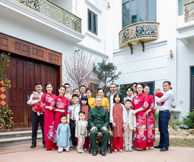 Bên cạnh sự nghiệp, Hòa Minzy còn khiến nhiều người xuýt xoa khi xây dựng cơ ngơi bề thế tại quê nhà Bắc Ninh để báo hiếu cha mẹ. Ảnh: FBNV