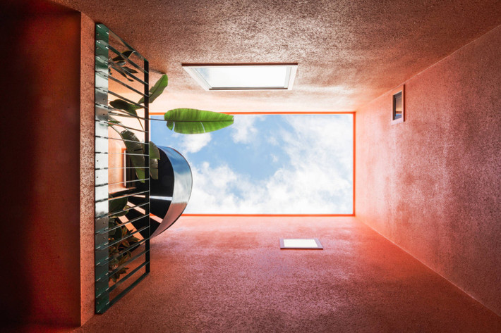 Đây cũng là khoảng không gian nơi chỉ cần ngẩng đầu lên là có thể ngắm trọn vẹn mây trời xanh trong. Ảnh: Phan Trọng Tín - Minh Anh