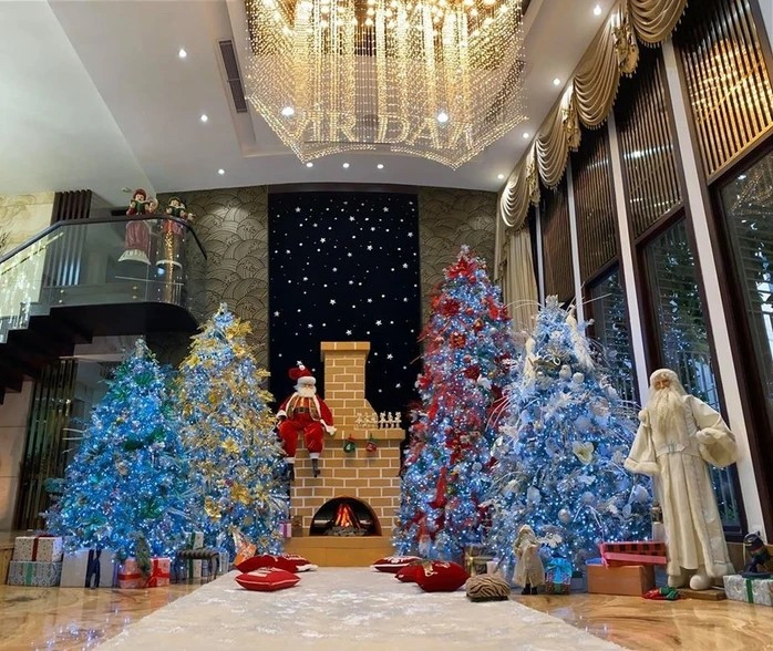 Mỗi dịp lễ, tết, Đàm Vĩnh Hưng trang trí nhà và khu vườn theo chủ đề đặc biệt. Ảnh: FBNV