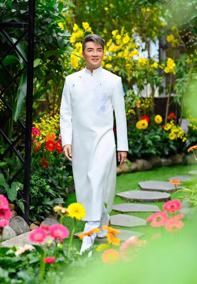 Ngoài các khu vực chức năng chính như phòng ngủ, phòng khách, bếp, nam ca sĩ còn xây thêm phòng gym, phòng thu âm, phòng giải trí, phòng tiếp khách thân thiết... hiện đại. Ảnh: FBNV