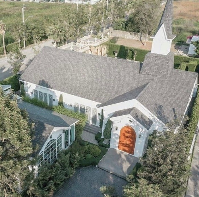 Theo truyền thông Thái Lan, căn nhà có giá trị hơn 200 triệu baht (tương đương khoảng 138 tỷ đồng). Ảnh: Khaosod