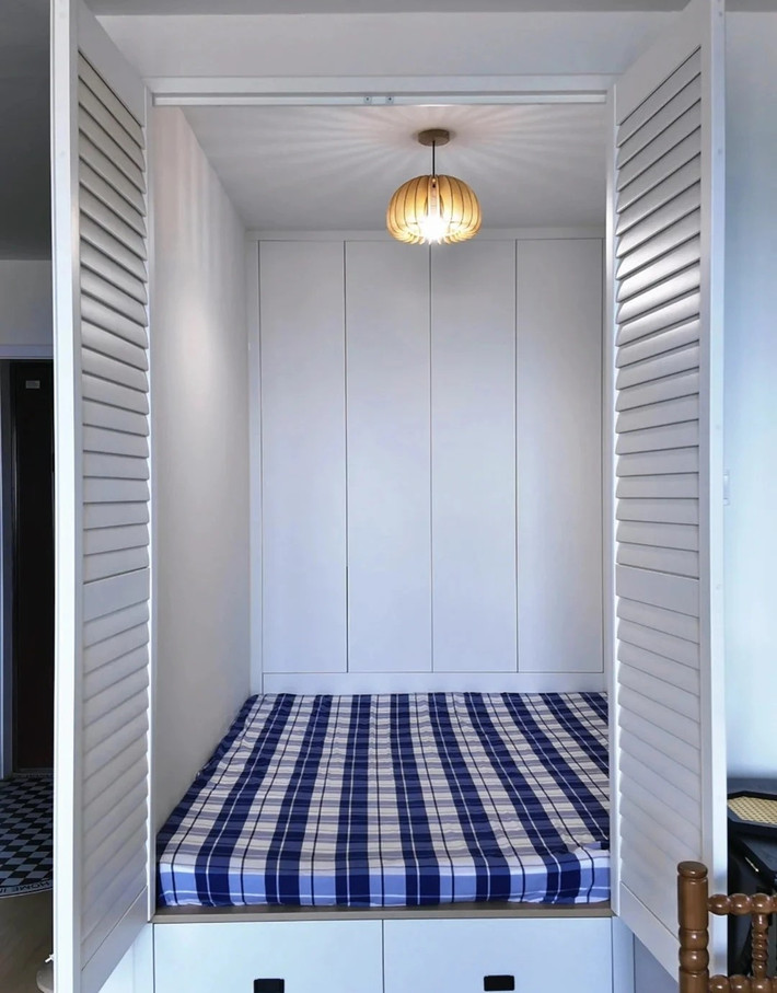 Phòng ngủ được thiết kế như một chiếc tủ, dạng kín. Ảnh: Xiaohongshu