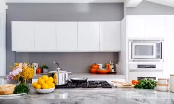 Dù nhìn tổng thể rất cân đối, nhưng khi sử dụng hằng ngày lại gây khó chịu và ảnh hưởng đến sức khỏe. Ảnh: Lingoland