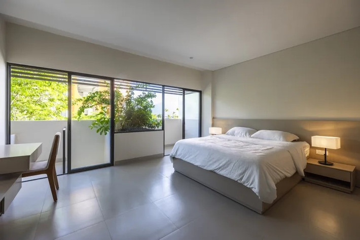 Phòng ngủ tràn ngập ánh sáng. Ảnh: Oki Hiroyuki