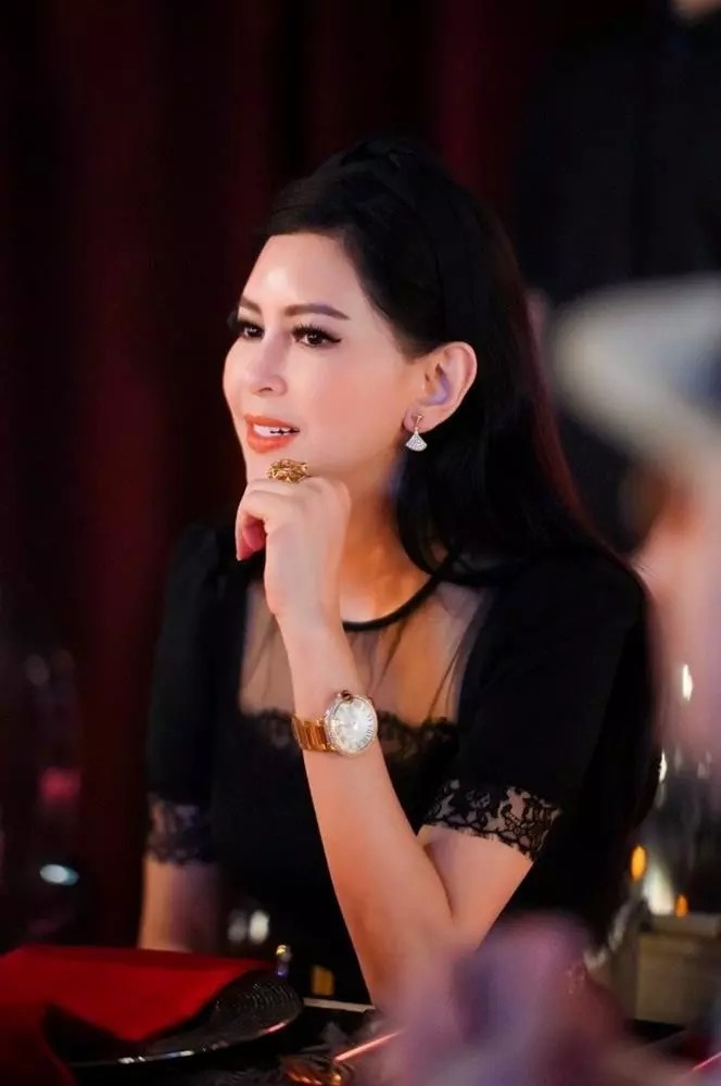 Nhìn nữ CEO, không ai nghĩ bà đã bước sang độ tuổi U60. Ảnh: Người đưa tin