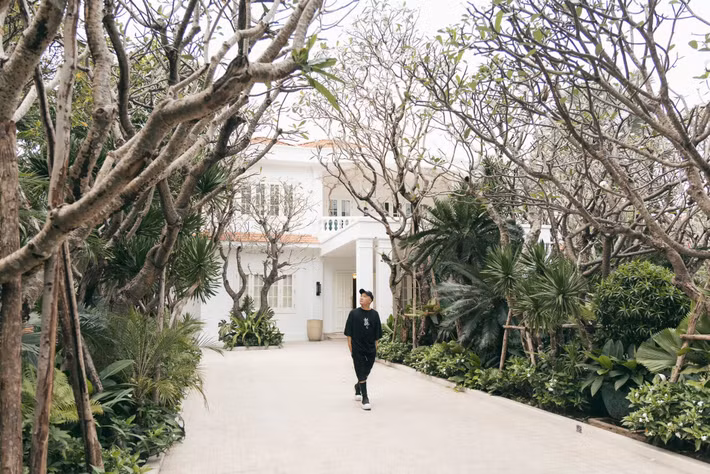 Giữa lòng Sài thành náo nhiệt, NTK Đỗ Mạnh Cường dành tặng cho đàn con thơ ngôi nhà giữa rừng cây khiến nhiều người xuýt xoa. Ảnh: FB Do Manh Cuong