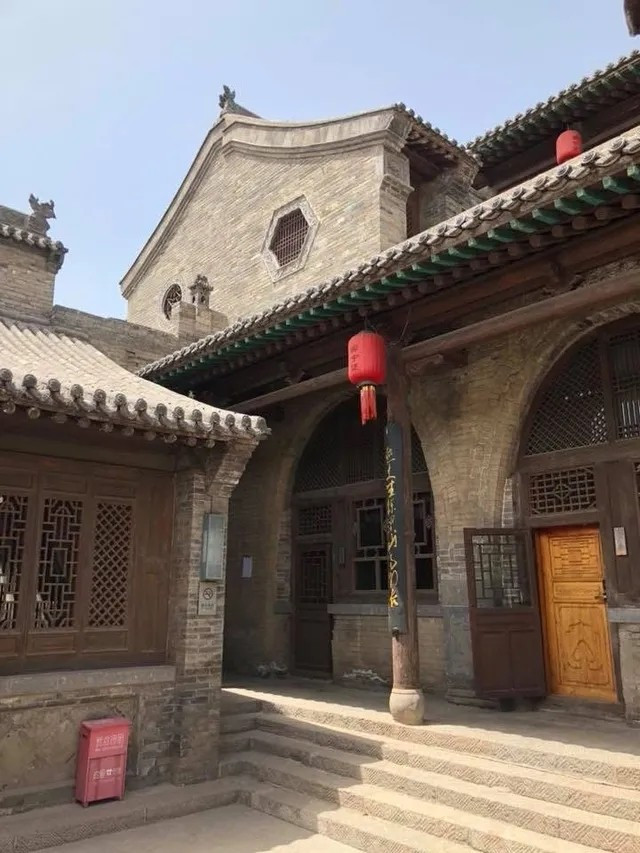 Biệt phủ chia thành hai phần: nội viện và ngoại viện. Nội viện là nơi ở của gia tộc, và ngoại viện là nơi diễn ra các hoạt động kinh doanh và đón tiếp khách. Ảnh: Trip