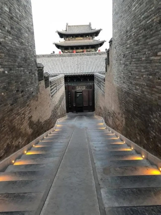 Trong biệt phủ còn nhiều công trình phụ như phòng ăn chung, phòng dệt... Tất cả đều kết nối với nhau bằng khoảng sân chung. Ảnh: Trip