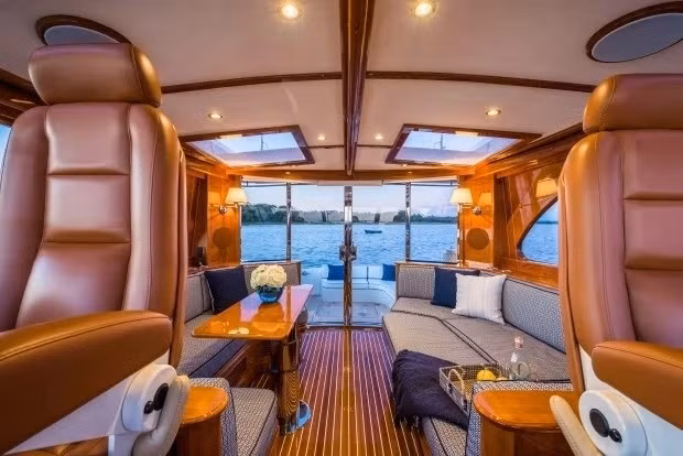 Du thuyền của giới siêu giàu được thiết kế không khác căn hộ hạng sang. Ảnh: Cate Brown