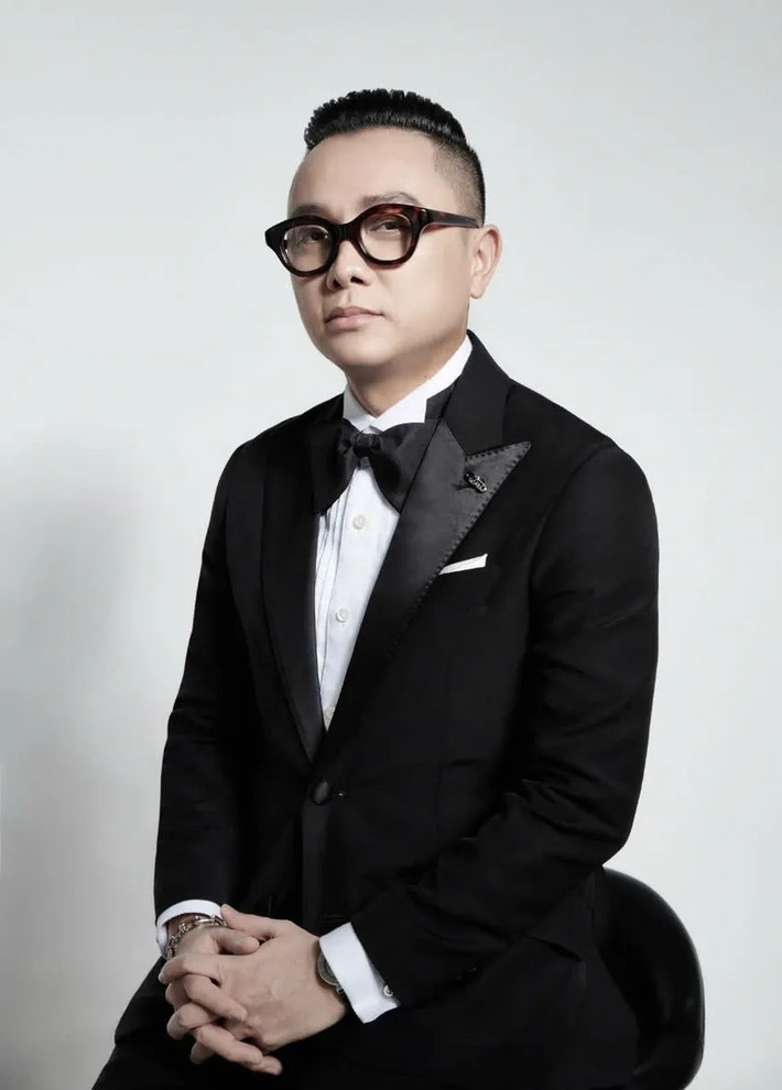 Không chỉ sở hữu danh tiếng vững chắc trong giới thời trang, Công Trí còn được xem là một trong những nhà thiết kế có khả năng kiếm tiền ấn tượng nhất tại Việt Nam. Ảnh: Fanpage CONG TRI