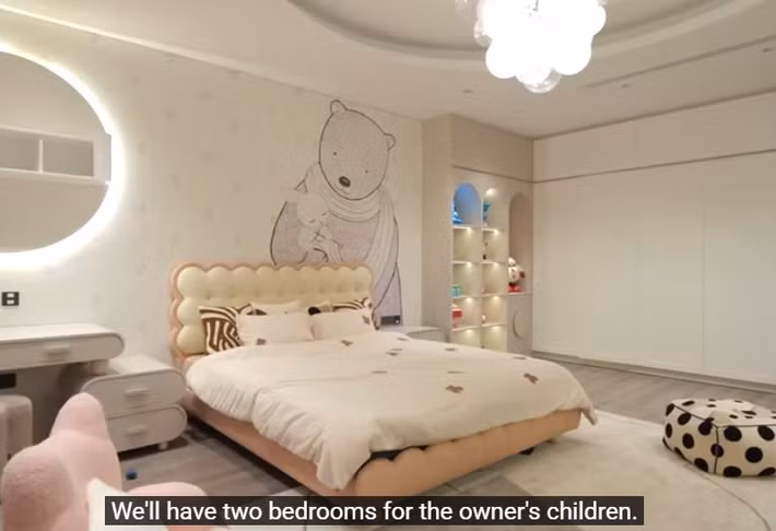 Tầng 5 là 2 phòng ngủ dành cho các con của gia chủ. Ảnh chụp màn hình NhaF