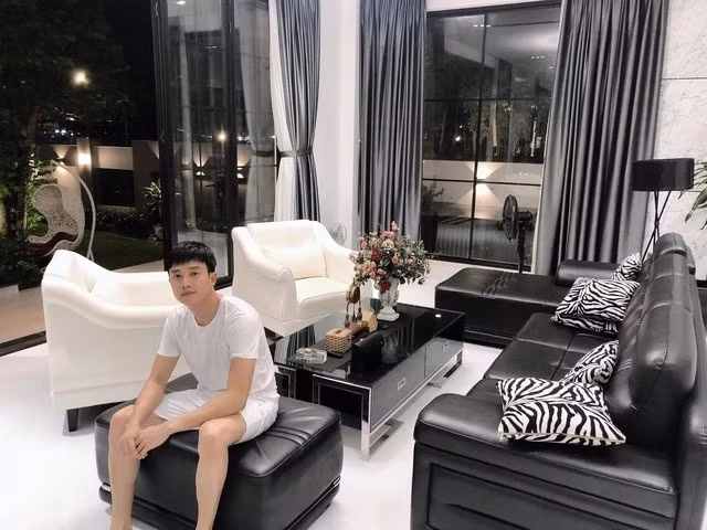 Riêng phần nội thất trong nhà đã ngốn khoảng 10 tỷ đồng. Ảnh: FBNV