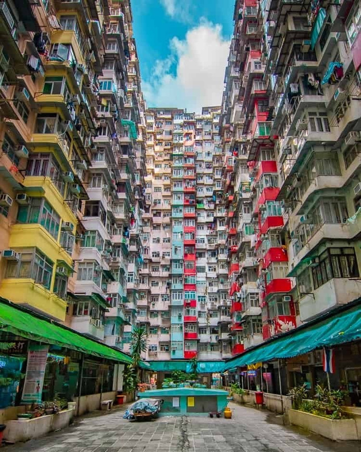 Tuy nhiên, cuộc sống bên trong khu chung cư Montane Mansion cũng là một lát cắt sinh động về xã hội Hồng Kông: nơi hàng nghìn người chung sống trong không gian chật hẹp. Ảnh: Kosublog