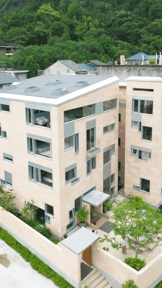 Sau hơn 20 năm sống và làm việc tại Bắc Kinh (Trung Quốc), vợ chồng ông Cung quyết định xây căn nhà 4 tầng ở quê nhà Ôn Châu (tỉnh Chiết Giang) để bố mẹ có nơi nghỉ hưu tốt hơn. Ảnh: Sohu