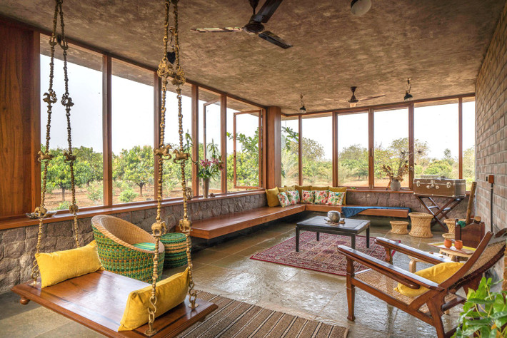 Nội thất thiết kế đơn giản, chú trọng cảm giác thân mật và ấm cúng giữa các thành viên trong gia đình. Ảnh: Ricken Desai