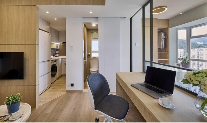 Phòng tắm được giấu sau một cánh cửa, gần như hòa vào bức tường ngăn cách bếp và phòng ngủ. Ảnh: sj33