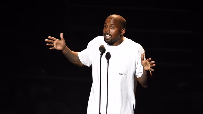 Không chỉ đa tài, rapper Kanye West còn biết sử dụng tiền bạc, tên tuổi và quyền lực của mình để can thiệp và góp tiếng nói cho những vấn đề xã hội. Mới đây nhất, anh trích 2 triệu USD để ủng hộ cho con gái George Floyd, nạn nhân trong vụ án dẫn đến cuộc bạo loạn đang diễn ra gần đây tại nước Mỹ