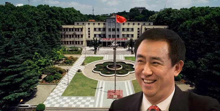  Năm 1978, ông quay trở lại trường để ôn tập và thi đỗ vào Học viện Gang thép Vũ Hán, với thành tích đứng thứ 3. Ảnh: Sina. 