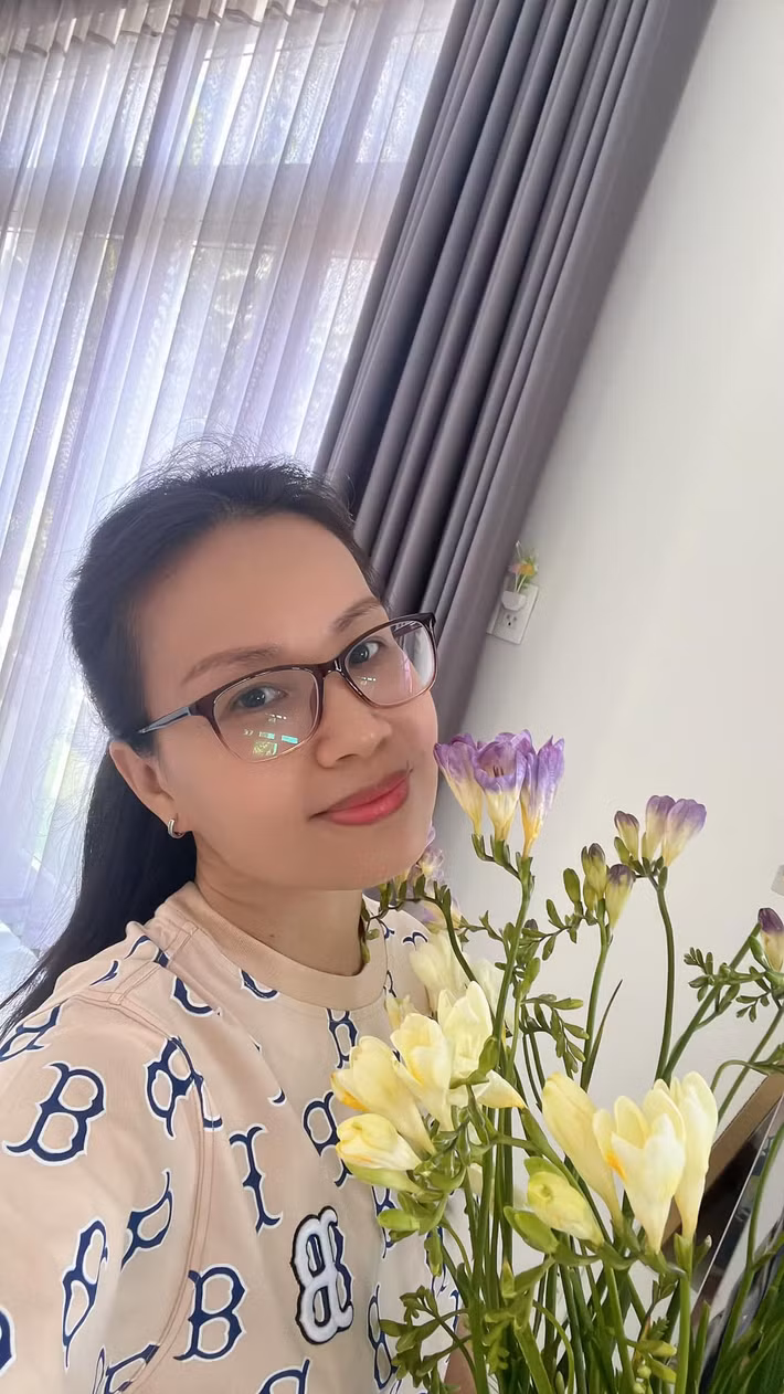 Từ năm 2021 đến nay, gia đình ca sĩ Cẩm Ly chuyển sang căn biệt thự 3 tầng, 200 m2, ven sông ở quận 7 (TP HCM). Ảnh: FB Cẩm Ly
