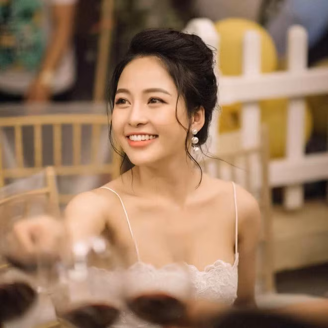 Nhiều người đã lục lại tận gốc những clip livestream của Trâm Anh và cô nàng này cũng khẳng định đã sửa mũi và làm lại 4 chiếc răng cửa.