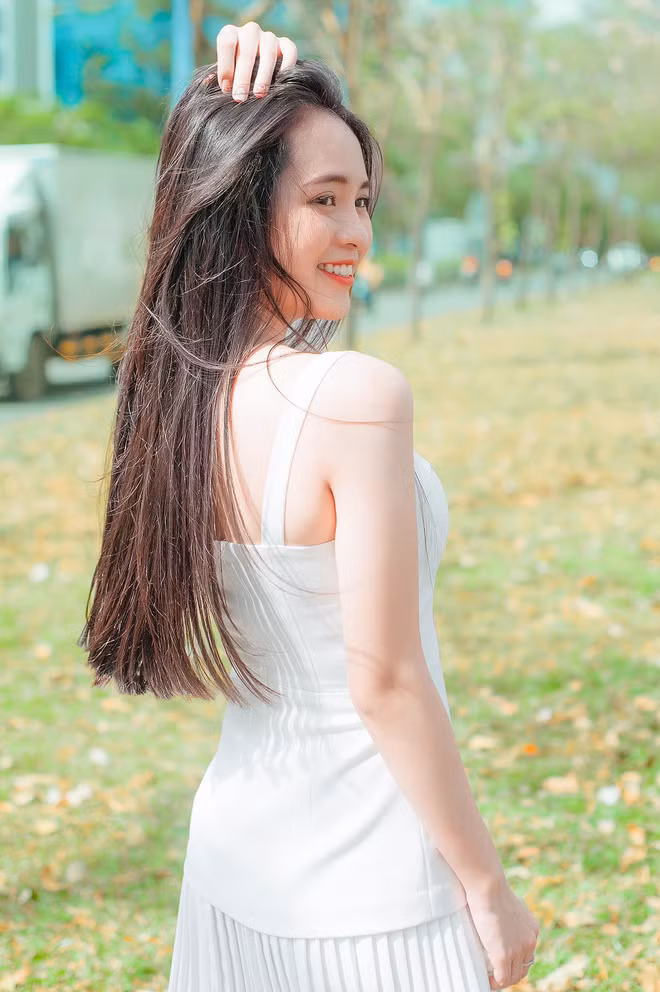 Theo tìm hiểu thêm của dân mạng, Ái Phi không phải là nhân vật mới nổi khi trong bảng thành tích thi nhan sắc của mình, nữ sinh 10X này từng là Hoa khôi Đại học Tôn Đức Thắng 2019, Miss Phong cách 2019, Á khôi Duyên dáng Tết Sinh viên 2019