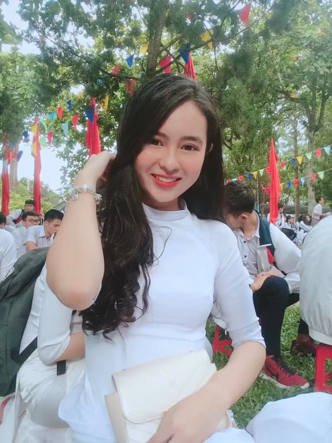 Ái Phi từng tâm sự rằng: "Từ nhỏ đến lớn, thỉnh thoảng em lại nghe mọi người bảo sao nhìn giống người Trung Quốc thế, hay gọi là tiểu Lưu Diệc Phi phiên bản Việt. Điều đó khá thú vị vì ai mà chẳng thích được khen xinh như diễn viên".