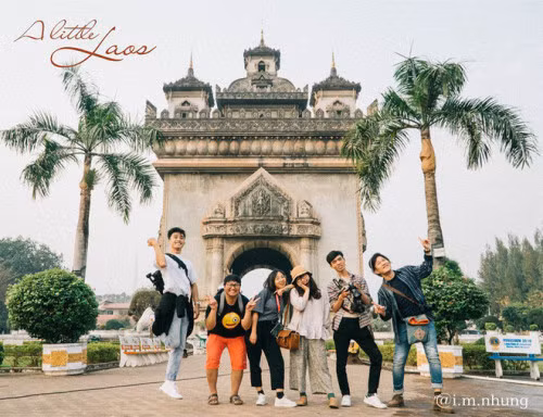Mới đây trên MXH, bộ ảnh của nhóm bạn du lịch tại Lào đã khiến cộng đồng mạng chú ý. Điều đặc biệt đó là khung cảnh ở các công trình tại đất nước "Triệu Voi" mà nhiều người vui tính còn ví như "Paris của Đông Nam Á".