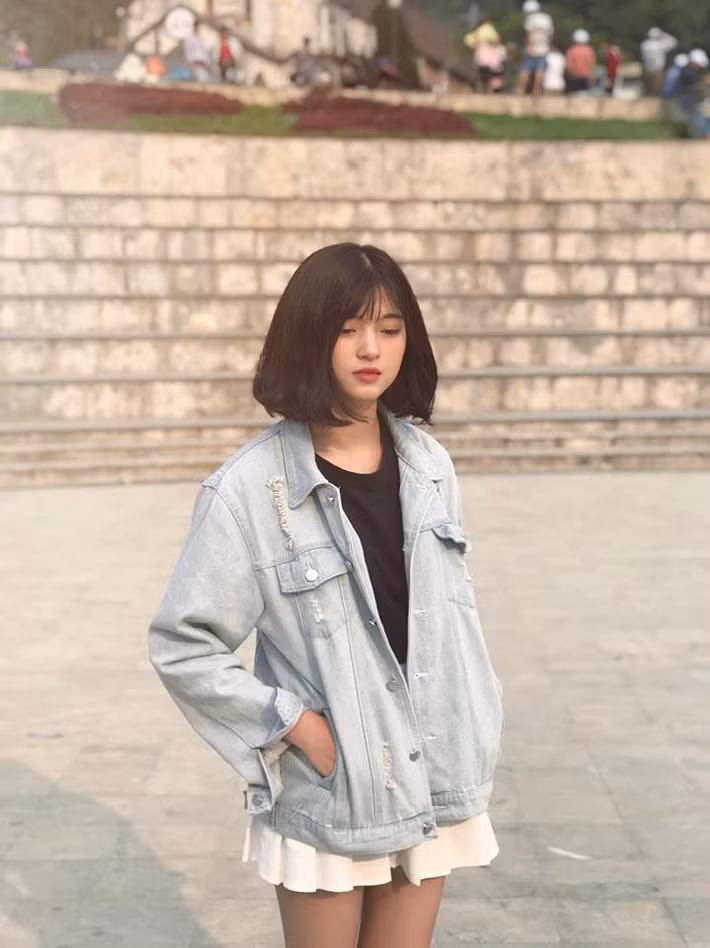 Hương Ly là chị cả trong gia đình nên dường như cô cũng trưởng thành và biết suy nghĩ thấu đáo. Ngoài ra, cô bạn cũng đến Sa Pa mỗi khi có thời gian, bởi việc đi đây đó giúp cô mở rộng vốn hiểu biết và giải tỏa những căng thẳng, mệt mỏi trong cuộc sống thường nhật.