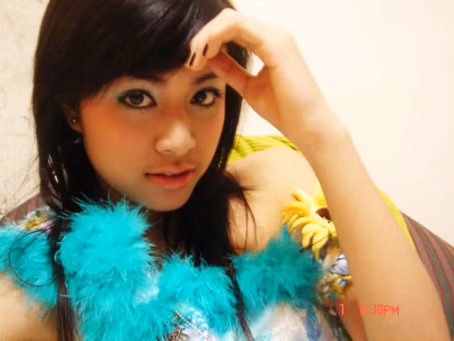 Cụ thể, đoạn clip dài 12 phút ghi lại cảnh ân ái của Hoàng Thùy Linh với người yêu đã được đăng tải và ngay lập tức thu hút sự chú ý của nhiều người.