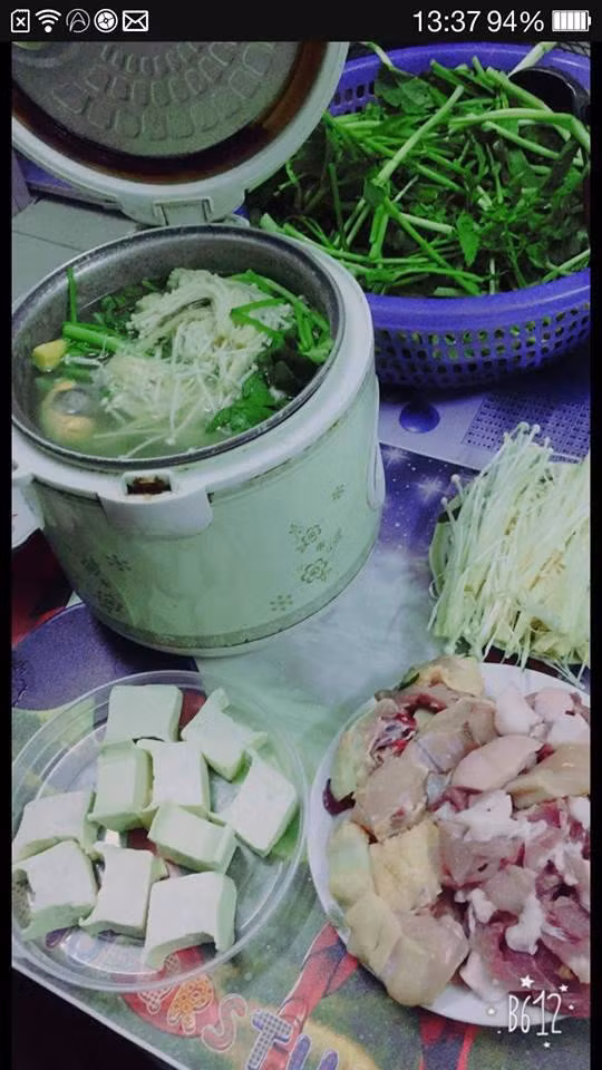 Những sáng tạo bá đạo trong việc sử dụng nồi cơm điện cùng những đồ gia dụng khác để chế biến ra món ăn ngon của đời sinh viên khiến nhiều người phải "há hốc miệng" ngưỡng mộ.