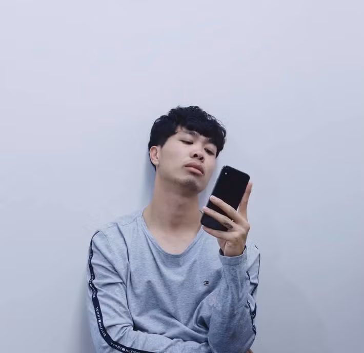 Thậm chí, nhiều fan nữ còn bình luận rằng sẵn sàng ship dao cạo râu sang Hàn Quốc để cho Công Phượng trả lại gương mặt sáng sủa cho NHM.