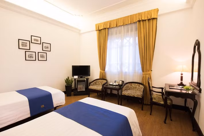 Các phòng đều có truyền hình vệ tinh, két an toàn, minibar, máy sấy tóc...