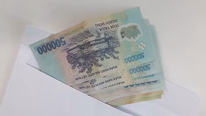 Bạn có thể nhìn thấy hình ẩn này khi đưa nghiêng tờ giấy bạc.