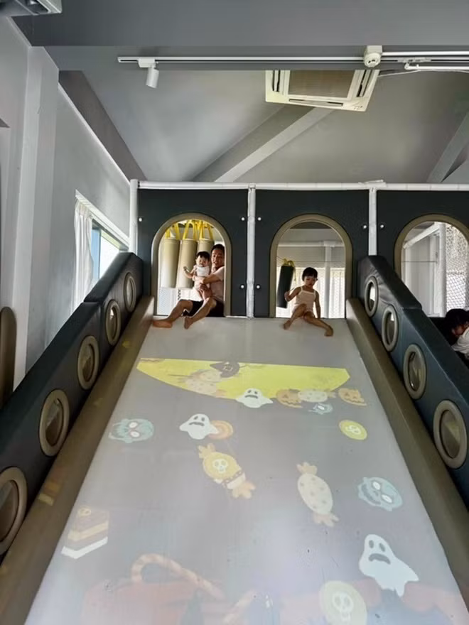 Trong biệt thự, vợ chồng Cường Đô La - Đàm Thu Trang thiết kế hẳn một khu vui chơi dành cho các con. Ảnh: Đời sống pháp luật